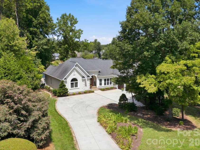 19318 Mary Ardrey Circle, Cornelius, NC 28031.  MLS# CAR4416590, YatesRealty ID 45616. 