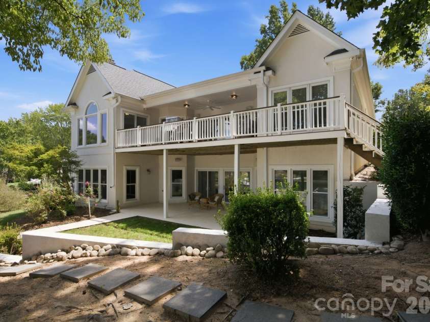 19318 Mary Ardrey Circle, Cornelius, NC 28031.  MLS# CAR4416590, YatesRealty ID 45616. 