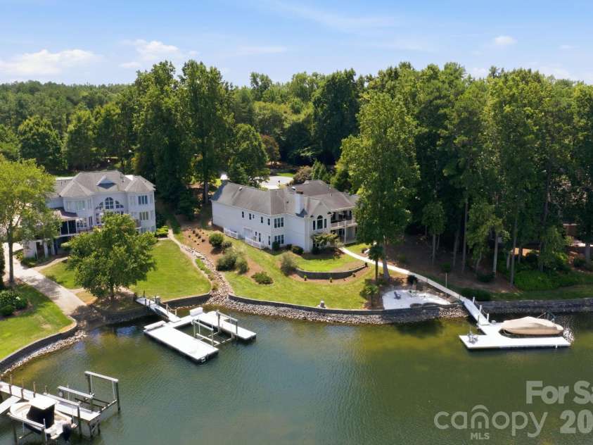 19318 Mary Ardrey Circle, Cornelius, NC 28031.  MLS# CAR4416590, YatesRealty ID 45616. 