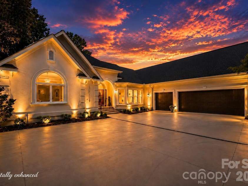 19318 Mary Ardrey Circle, Cornelius, NC 28031.  MLS# CAR4416590, YatesRealty ID 45616. 