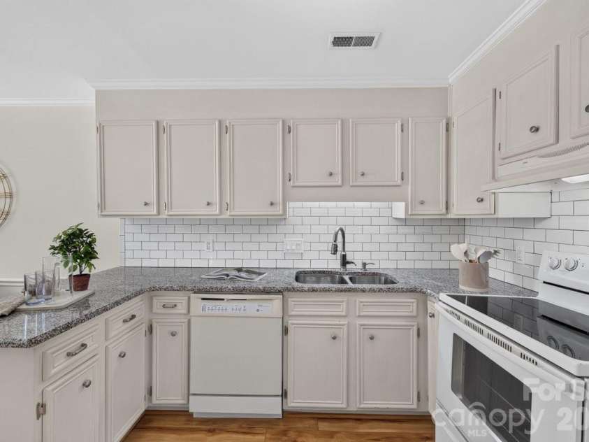 4219 Blacktree Lane, Charlotte, NC 28226.  MLS# CAR4416389, YatesRealty ID 45617. 
