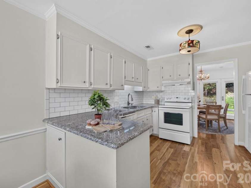4219 Blacktree Lane, Charlotte, NC 28226.  MLS# CAR4416389, YatesRealty ID 45617. 