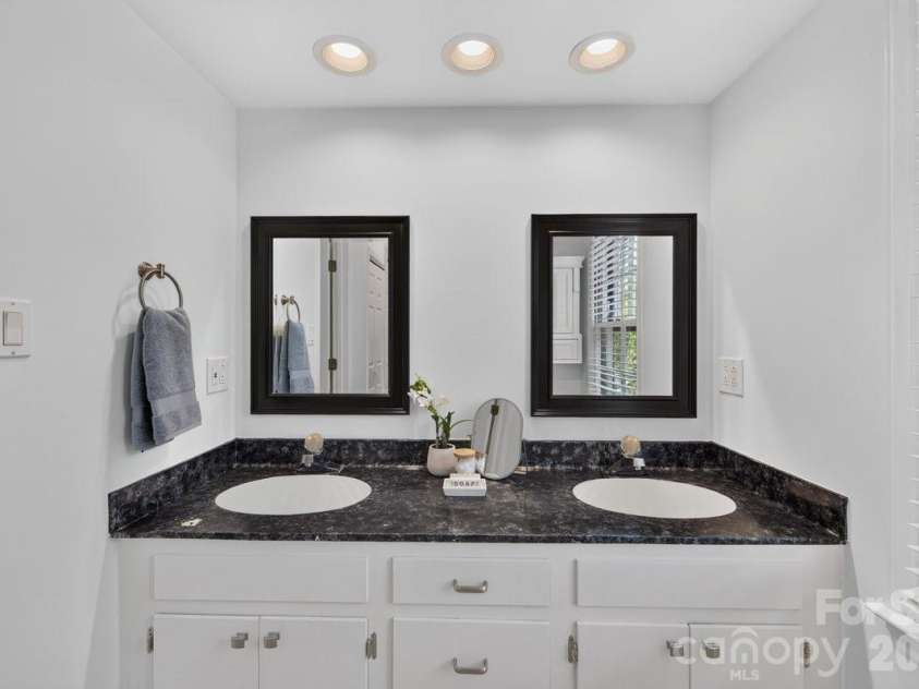 4219 Blacktree Lane, Charlotte, NC 28226.  MLS# CAR4416389, YatesRealty ID 45617. 