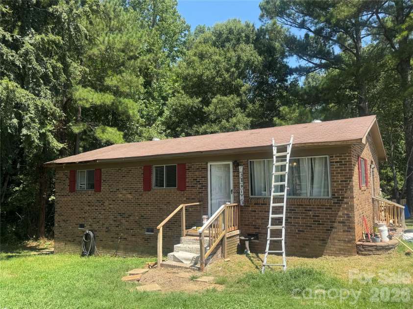 833 Wisteria Way, Lancaster, SC 29720.  MLS# CAR4416390, YatesRealty ID 45619. 