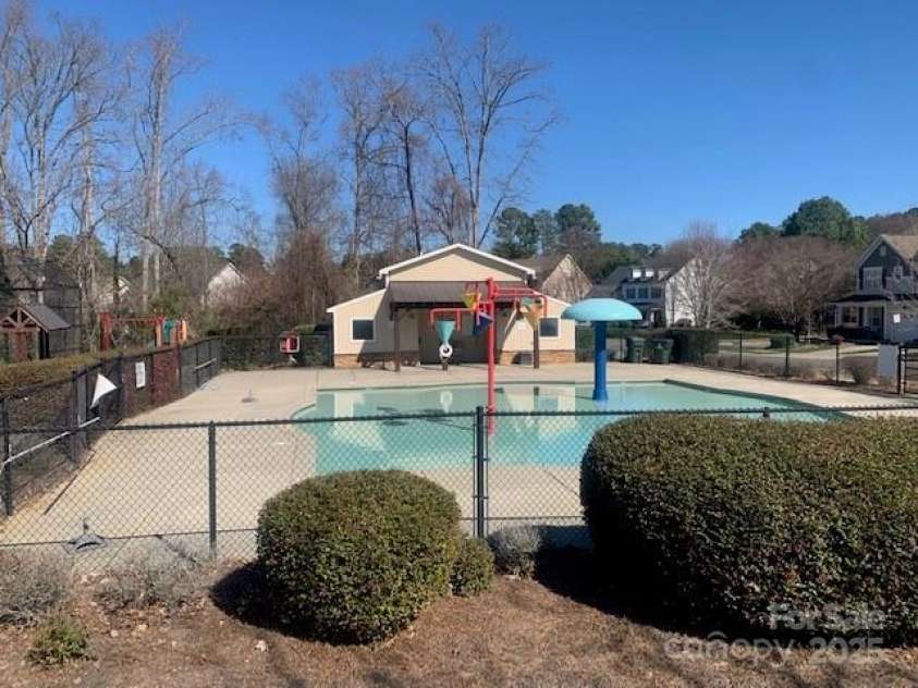 723 Winding Way, Rock Hill, SC 29732.  MLS# CAR4322146, YatesRealty ID 4562. Community Pool