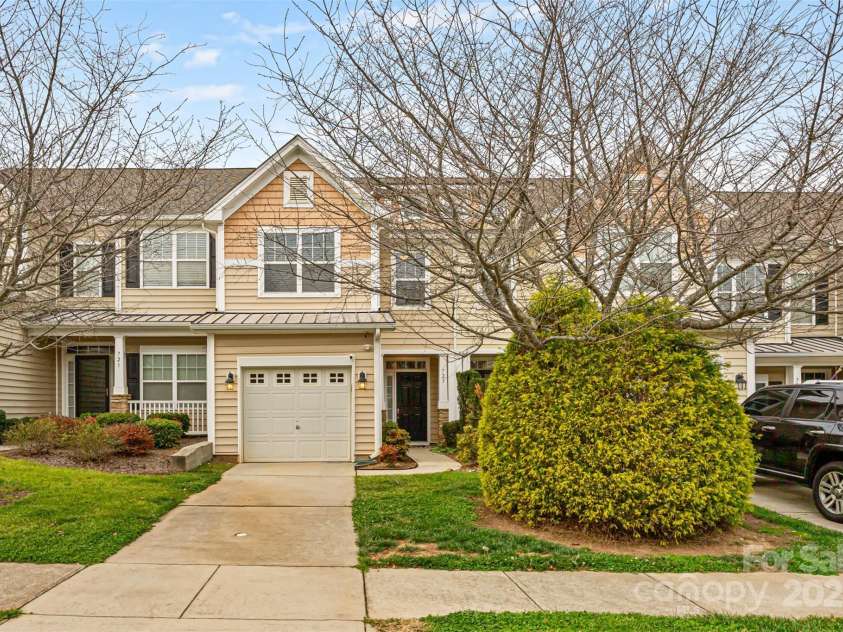 723 Winding Way, Rock Hill, SC 29732.  MLS# CAR4322146, YatesRealty ID 4562. Front Yard