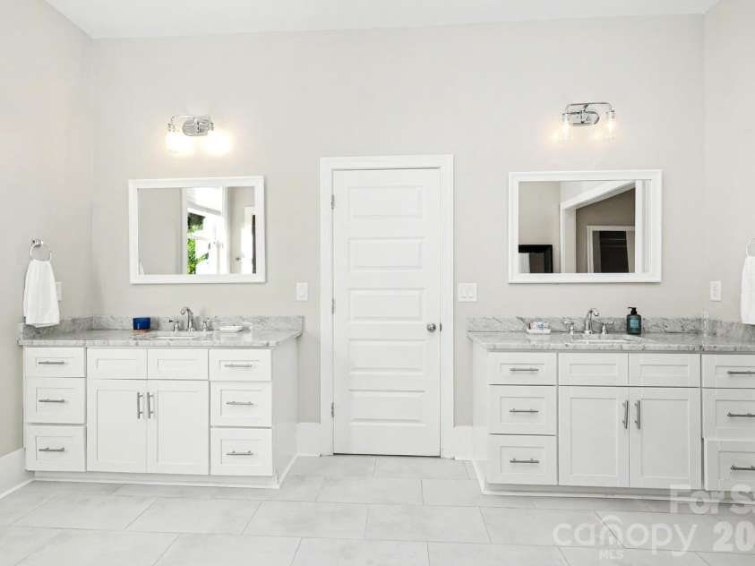 720 17th Street, Charlotte, NC 28205.  MLS# CAR4412206, YatesRealty ID 45620. Beautiful bath with updated lighting