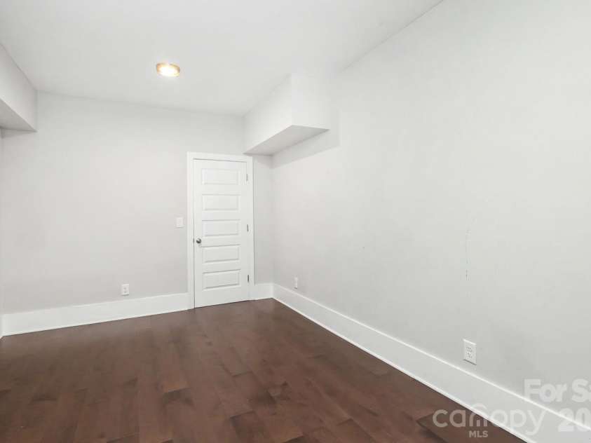 720 17th Street, Charlotte, NC 28205.  MLS# CAR4412206, YatesRealty ID 45620. Flex space  lower level