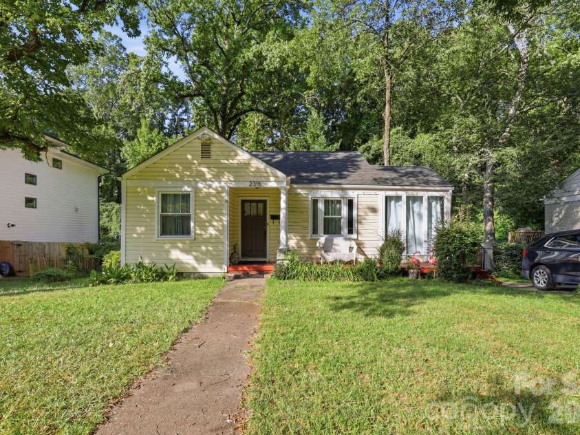 2316 Kingsbury Drive, Charlotte, NC 28205.  MLS# CAR4416606, YatesRealty ID 45622. 