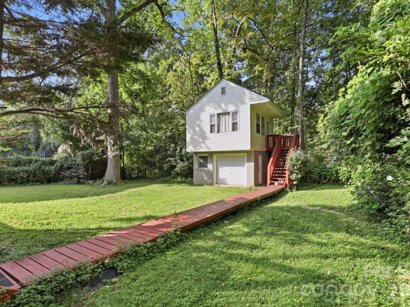 2316 Kingsbury Drive, Charlotte, NC 28205.  MLS# CAR4416606, YatesRealty ID 45622. 