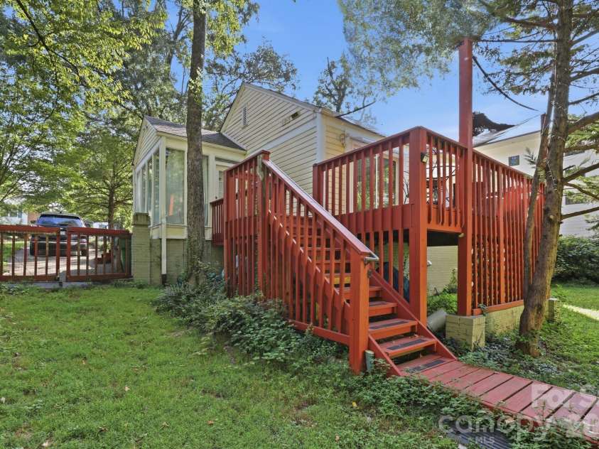 2316 Kingsbury Drive, Charlotte, NC 28205.  MLS# CAR4416606, YatesRealty ID 45622. 