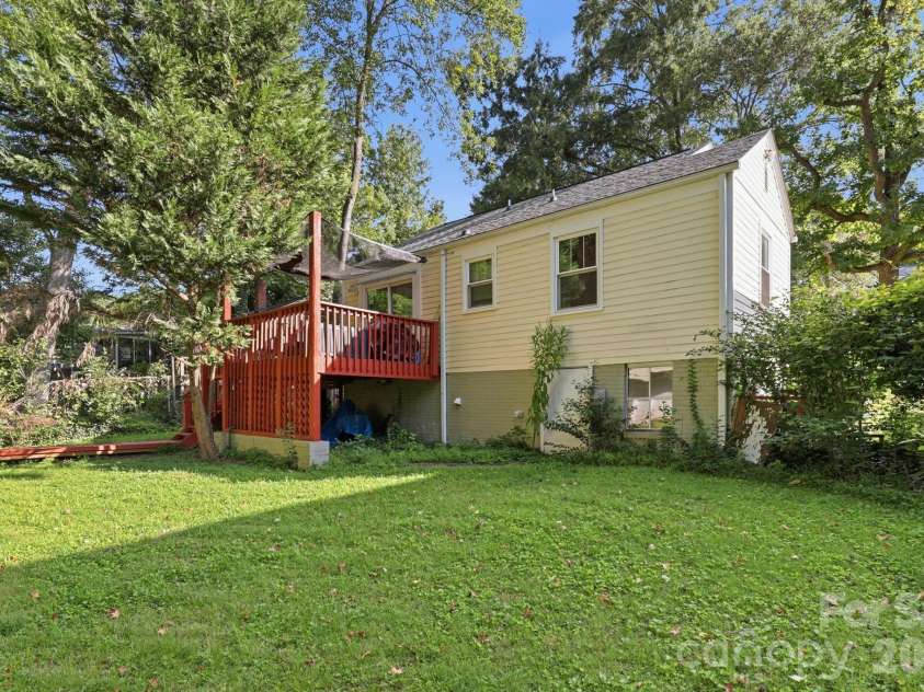2316 Kingsbury Drive, Charlotte, NC 28205.  MLS# CAR4416606, YatesRealty ID 45622. 
