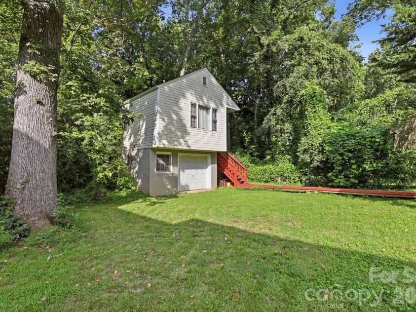 2316 Kingsbury Drive, Charlotte, NC 28205.  MLS# CAR4416606, YatesRealty ID 45622. 