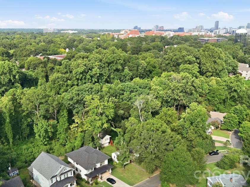 2316 Kingsbury Drive, Charlotte, NC 28205.  MLS# CAR4416606, YatesRealty ID 45622. 