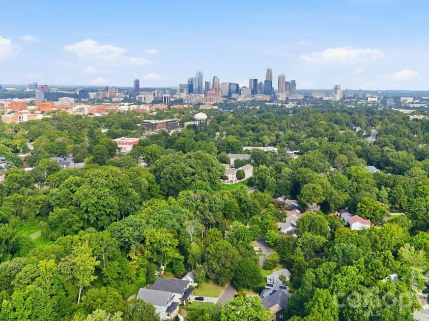 2316 Kingsbury Drive, Charlotte, NC 28205.  MLS# CAR4416606, YatesRealty ID 45622. 