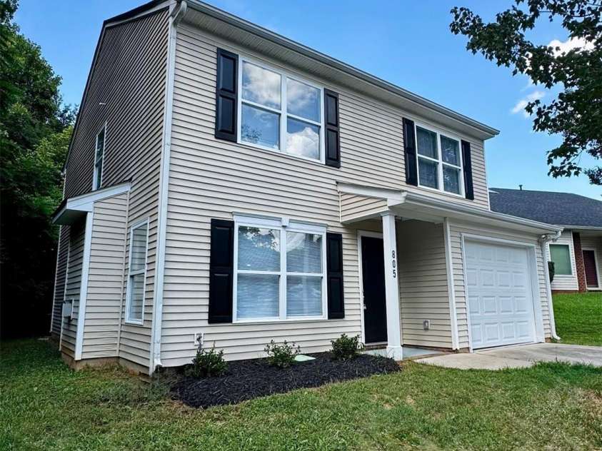 805 Mattox Court, Charlotte, NC 28216.  MLS# CAR4416530, YatesRealty ID 45623. 