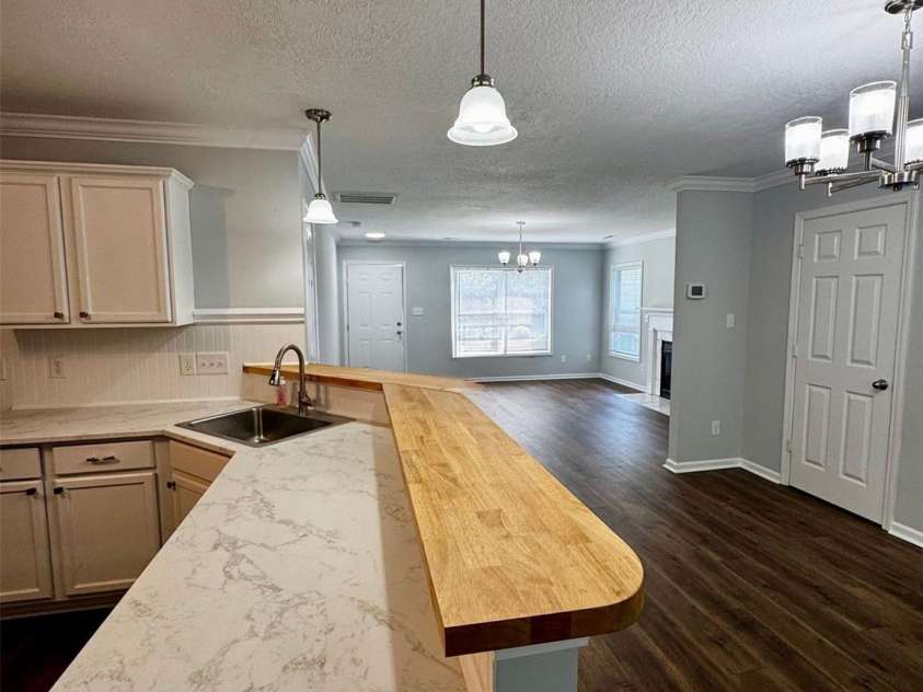 805 Mattox Court, Charlotte, NC 28216.  MLS# CAR4416530, YatesRealty ID 45623. 