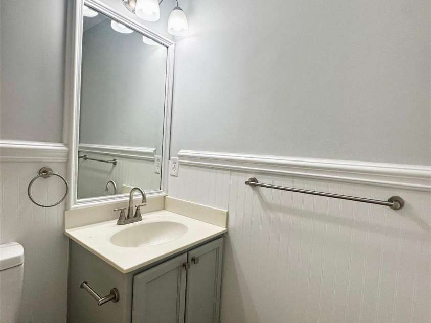805 Mattox Court, Charlotte, NC 28216.  MLS# CAR4416530, YatesRealty ID 45623. 