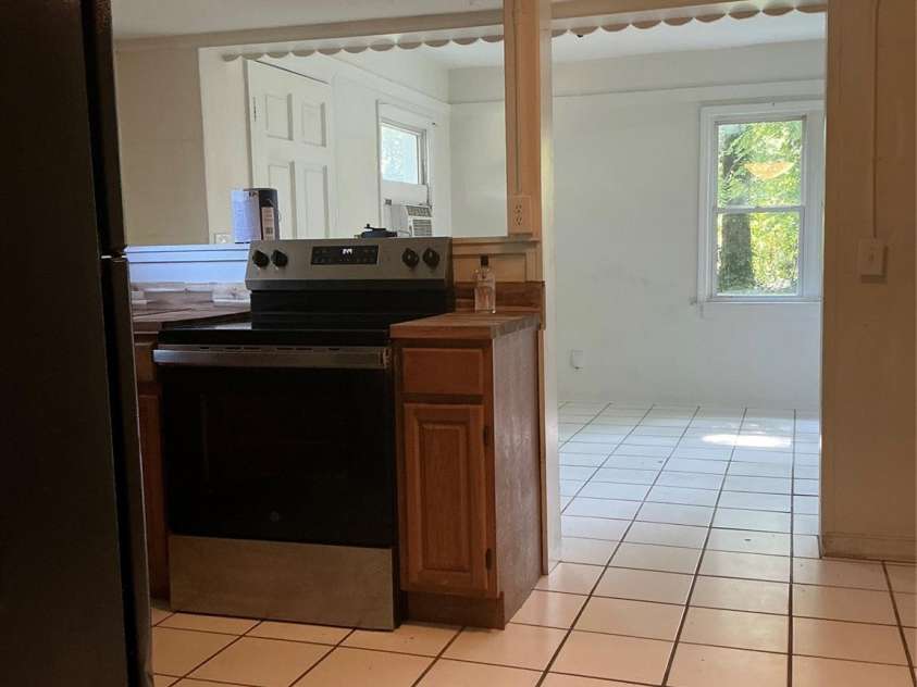 827 Forest Street, Hendersonville, NC 28739.  MLS# CAR4416484, YatesRealty ID 45624. Unit B kitchen