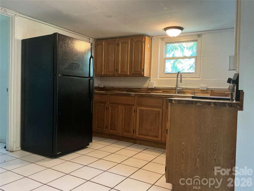 827 Forest Street, Hendersonville, NC 28739.  MLS# CAR4416484, YatesRealty ID 45624. Unit B kitchen
