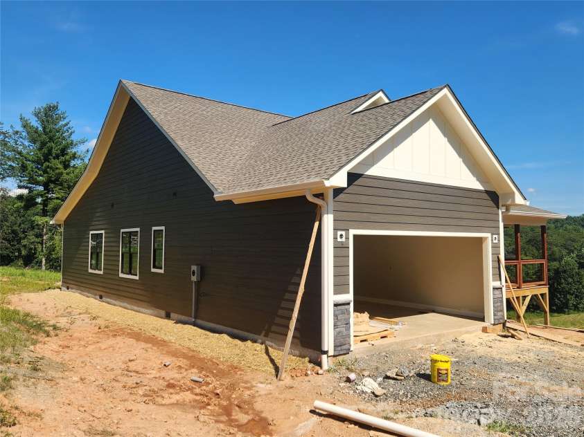 10 Setter Lane, Weaverville, NC 28787.  MLS# CAR4415776, YatesRealty ID 45626. 