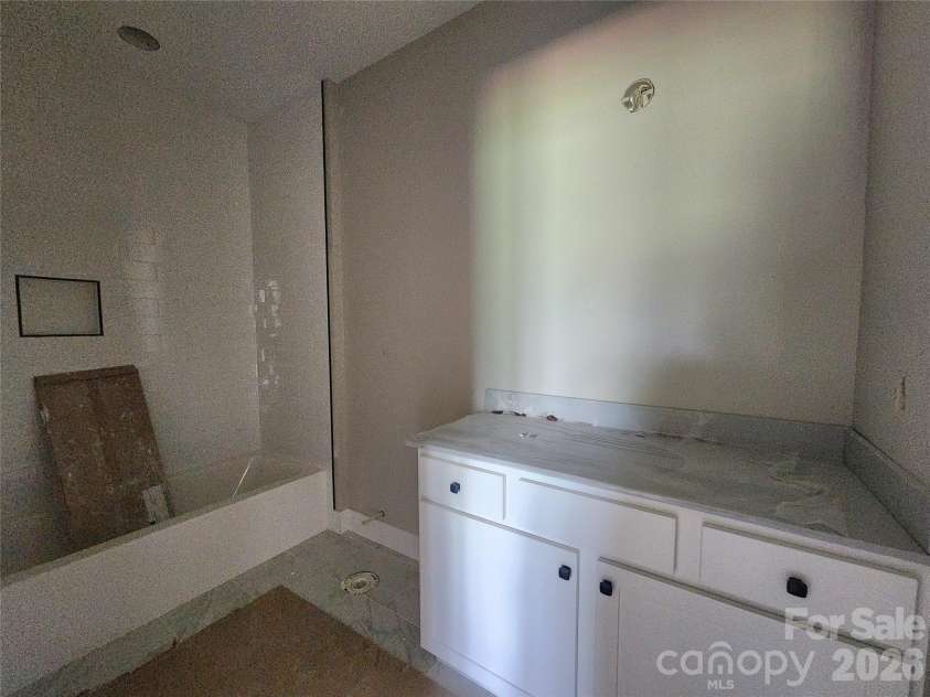 10 Setter Lane, Weaverville, NC 28787.  MLS# CAR4415776, YatesRealty ID 45626. 
