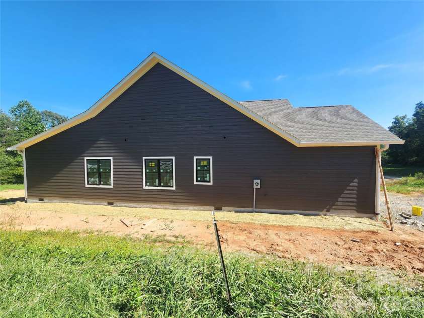 10 Setter Lane, Weaverville, NC 28787.  MLS# CAR4415776, YatesRealty ID 45626. 