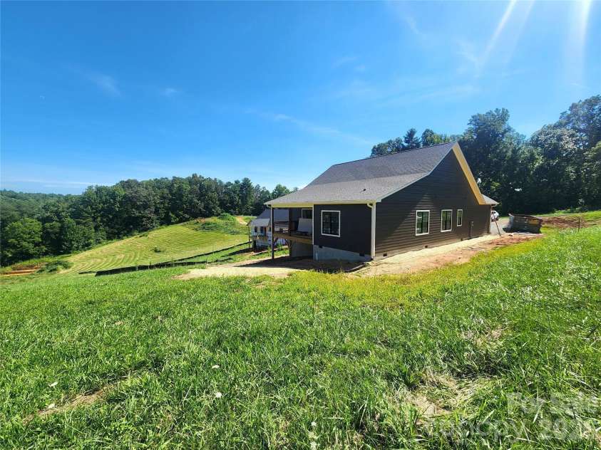 10 Setter Lane, Weaverville, NC 28787.  MLS# CAR4415776, YatesRealty ID 45626. 