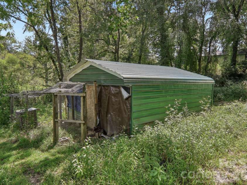 1414 Kanuga Road, Hendersonville, NC 28739.  MLS# CAR4415516, YatesRealty ID 45627. 