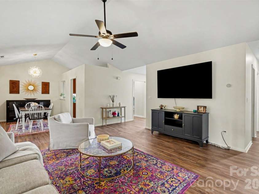 5906 Meadow Hill Drive, Charlotte, NC 28212.  MLS# CAR4405281, YatesRealty ID 45629. 
