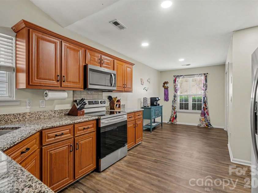 5906 Meadow Hill Drive, Charlotte, NC 28212.  MLS# CAR4405281, YatesRealty ID 45629. 
