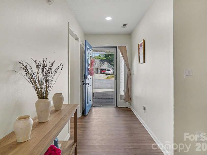 5906 Meadow Hill Drive, Charlotte, NC 28212.  MLS# CAR4405281, YatesRealty ID 45629. 