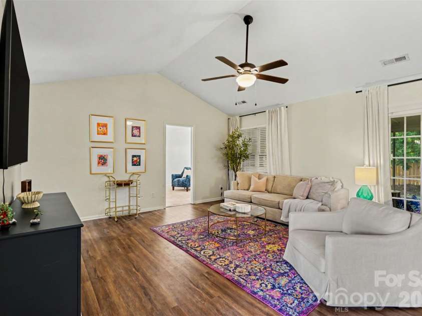 5906 Meadow Hill Drive, Charlotte, NC 28212.  MLS# CAR4405281, YatesRealty ID 45629. 