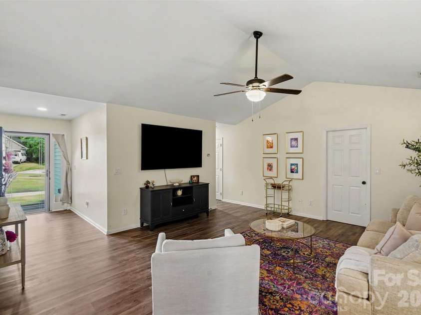 5906 Meadow Hill Drive, Charlotte, NC 28212.  MLS# CAR4405281, YatesRealty ID 45629. 