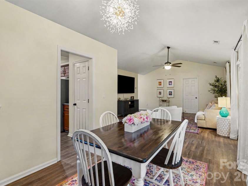 5906 Meadow Hill Drive, Charlotte, NC 28212.  MLS# CAR4405281, YatesRealty ID 45629. 