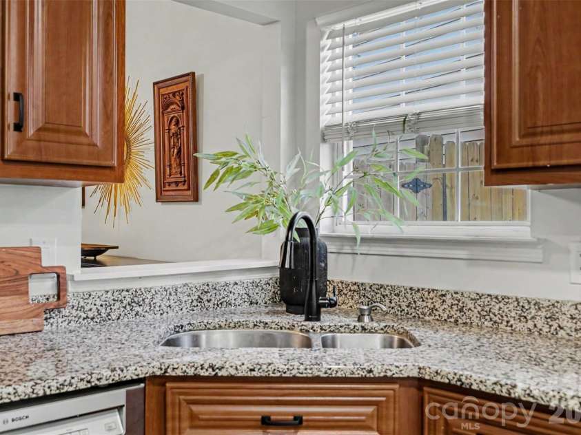 5906 Meadow Hill Drive, Charlotte, NC 28212.  MLS# CAR4405281, YatesRealty ID 45629. 