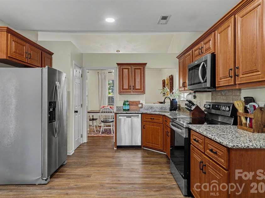 5906 Meadow Hill Drive, Charlotte, NC 28212.  MLS# CAR4405281, YatesRealty ID 45629. 