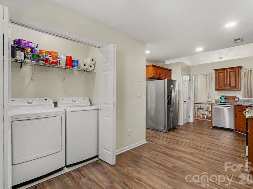 5906 Meadow Hill Drive, Charlotte, NC 28212.  MLS# CAR4405281, YatesRealty ID 45629. 