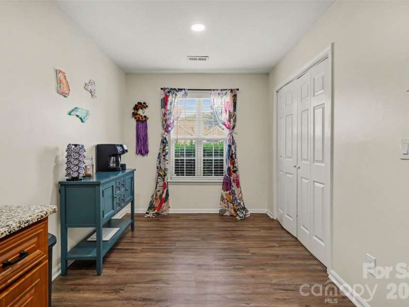5906 Meadow Hill Drive, Charlotte, NC 28212.  MLS# CAR4405281, YatesRealty ID 45629. 