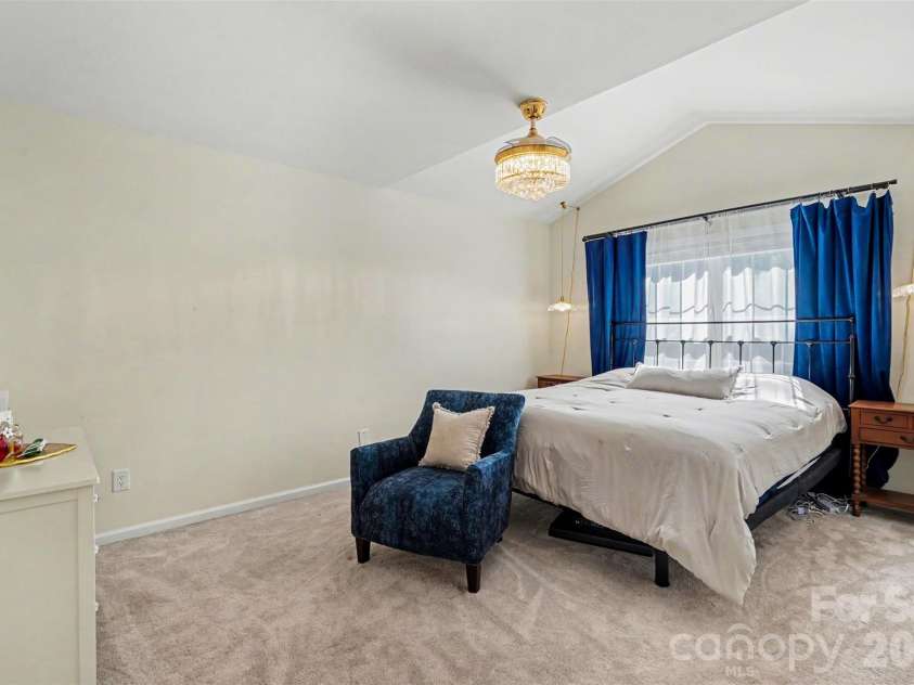 5906 Meadow Hill Drive, Charlotte, NC 28212.  MLS# CAR4405281, YatesRealty ID 45629. 