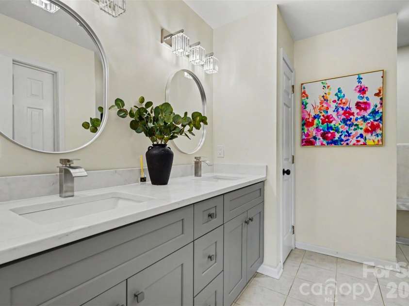5906 Meadow Hill Drive, Charlotte, NC 28212.  MLS# CAR4405281, YatesRealty ID 45629. 