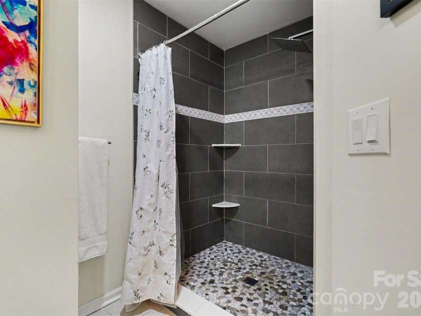 5906 Meadow Hill Drive, Charlotte, NC 28212.  MLS# CAR4405281, YatesRealty ID 45629. 