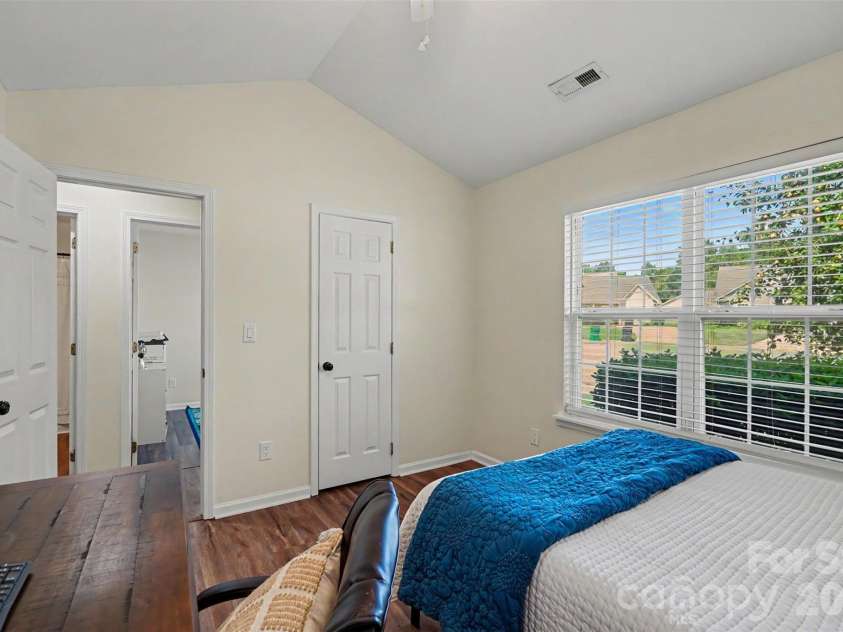 5906 Meadow Hill Drive, Charlotte, NC 28212.  MLS# CAR4405281, YatesRealty ID 45629. 