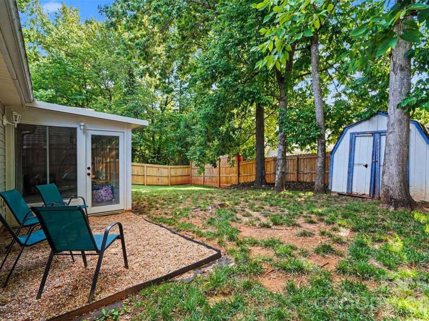 5906 Meadow Hill Drive, Charlotte, NC 28212.  MLS# CAR4405281, YatesRealty ID 45629. 