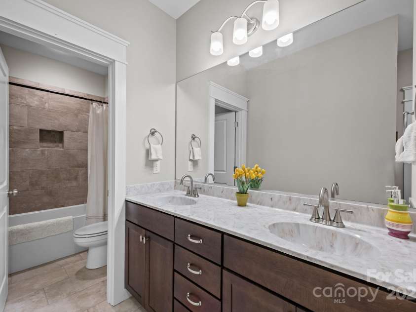 513 Sweet Birch Park Lane, Black Mountain, NC 28711.  MLS# CAR4322583, YatesRealty ID 4563. 