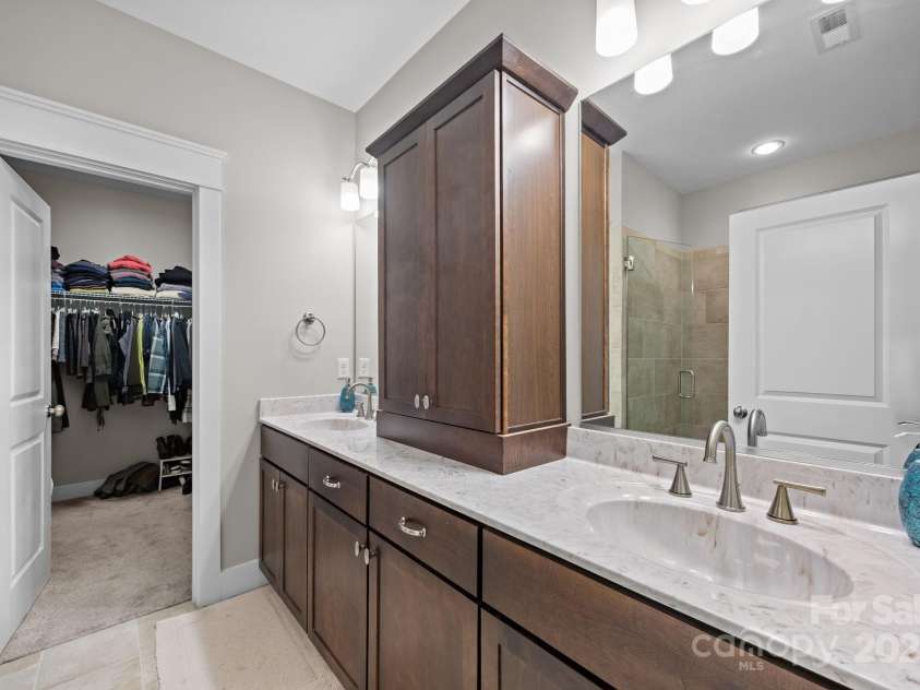 513 Sweet Birch Park Lane, Black Mountain, NC 28711.  MLS# CAR4322583, YatesRealty ID 4563. Orimary bedroom bathroom