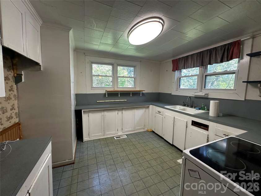 3914 Woodlawn Street, Sharon, SC 29742.  MLS# CAR4416015, YatesRealty ID 45630. 