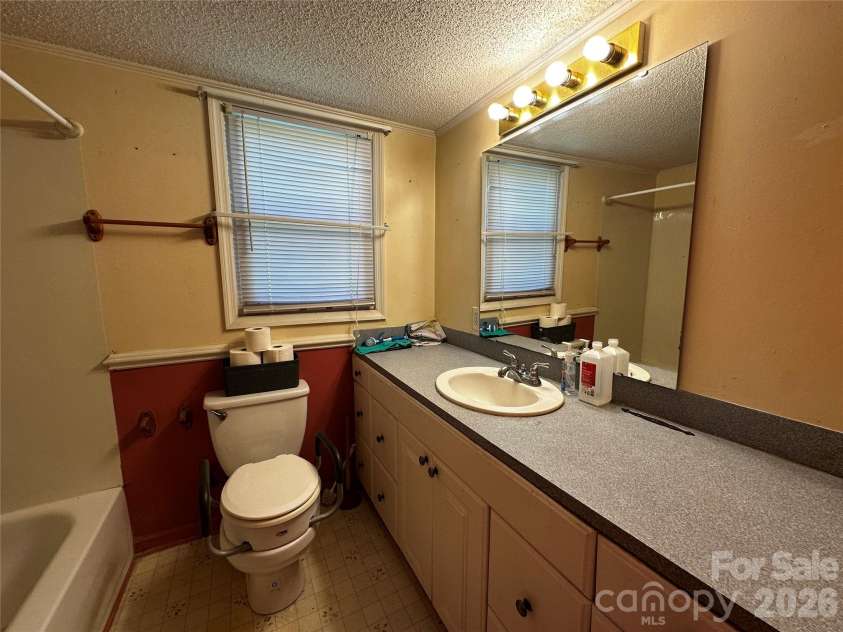 3914 Woodlawn Street, Sharon, SC 29742.  MLS# CAR4416015, YatesRealty ID 45630. 