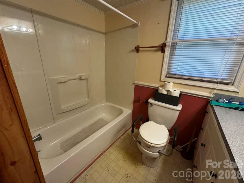 3914 Woodlawn Street, Sharon, SC 29742.  MLS# CAR4416015, YatesRealty ID 45630. 