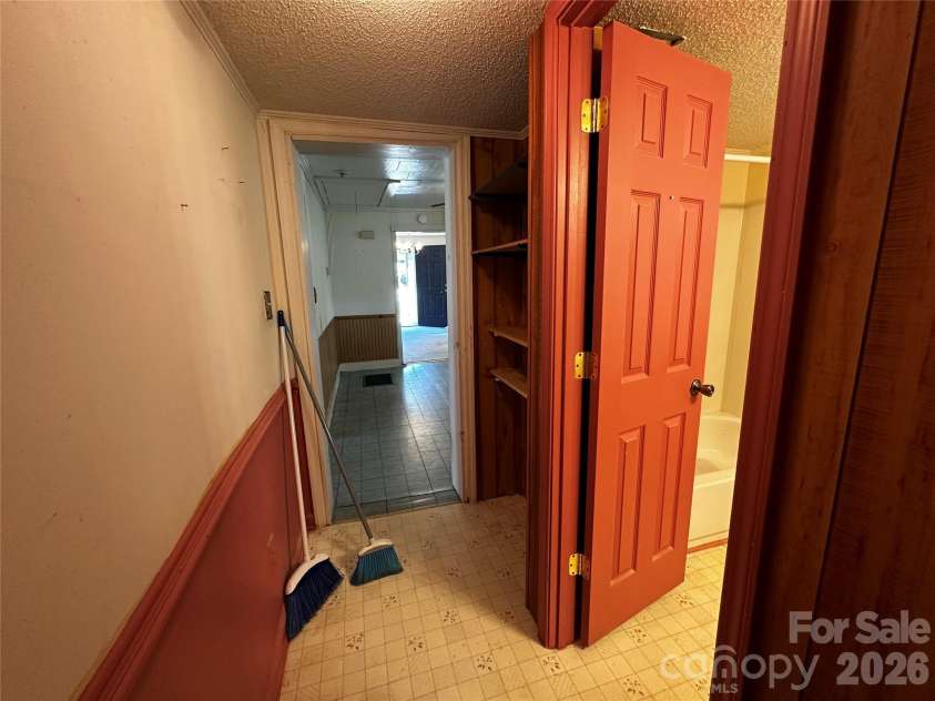 3914 Woodlawn Street, Sharon, SC 29742.  MLS# CAR4416015, YatesRealty ID 45630. 
